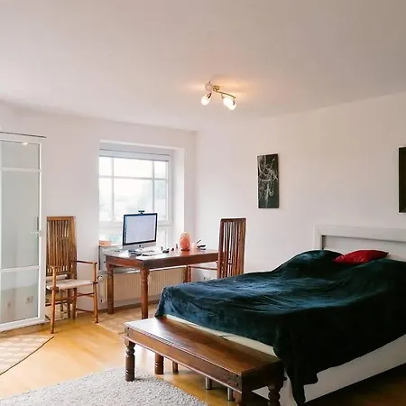 Helles Ruhiges Business-Studio Mit Fruehstueck An A2 *